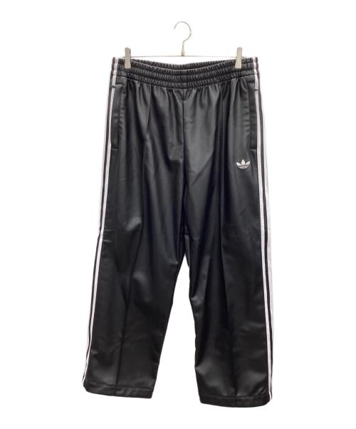 adidas（アディダス）adidas (アディダス) JEREMY SCOTT (ジェレミー スコット) フェイクレザーワイドパンツ ブラック×ホワイト サイズ:2XL 未使用品の古着・服飾アイテム