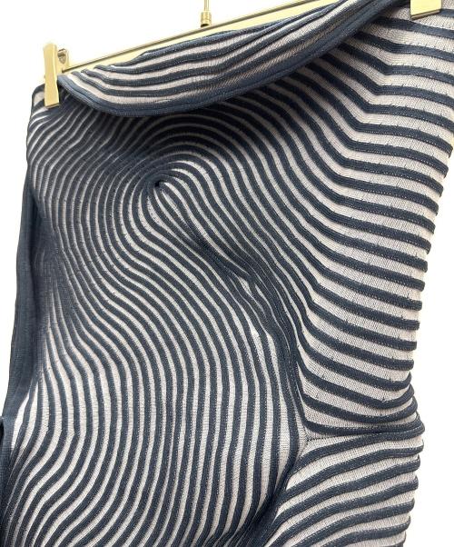 ISSEY MIYAKE（イッセイミヤケ）ISSEY MIYAKE (イッセイミヤケ) 変形トップス ネイビー サイズ:2の古着・服飾アイテム