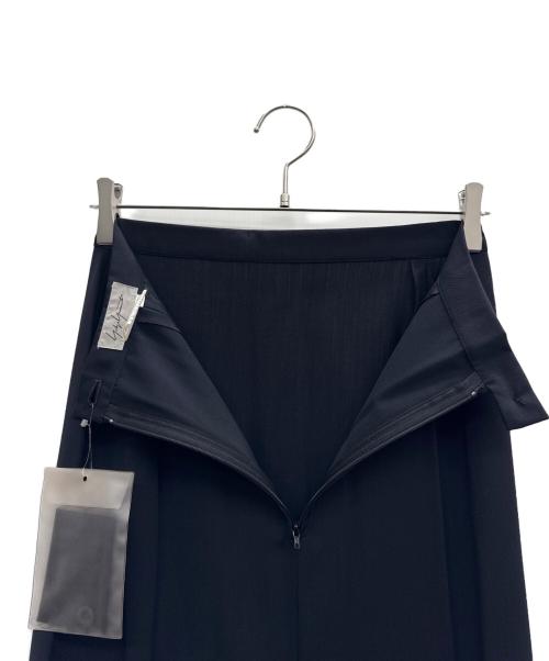 YOHJI YAMAMOTO（ヨウジヤマモト）YOHJI YAMAMOTO (ヨウジヤマモト) ウールギャバカーブ切替スカート ブラック サイズ:S 未使用品の古着・服飾アイテム