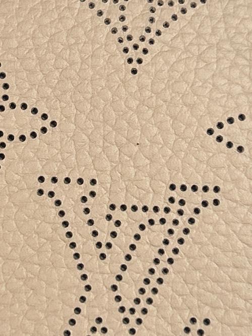 LOUIS VUITTON（ルイ ヴィトン）LOUIS VUITTON (ルイ ヴィトン) 2つ折り財布 ポルトフォイユ・イリス コンパクト ベージュの古着・服飾アイテム