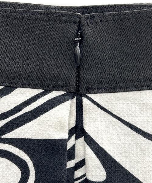 ADORE（アドーア）ADORE (アドーア) モノトーンフラワープリントスカート ホワイト×ブラック サイズ:38の古着・服飾アイテム