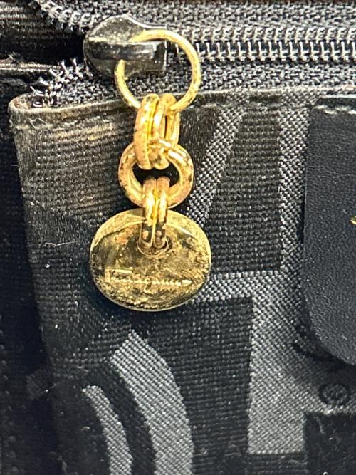 Salvatore Ferragamo（サルヴァトーレ フェラガモ）Salvatore Ferragamo (サルヴァトーレ フェラガモ) ショルダーバッグ ブラウンの古着・服飾アイテム