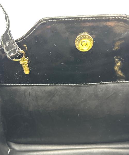 Salvatore Ferragamo（サルヴァトーレ フェラガモ）Salvatore Ferragamo (サルヴァトーレ フェラガモ) エナメルショルダーバッグ ブラックの古着・服飾アイテム