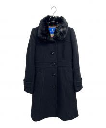 BLUE LABEL CRESTBRIDGE（ブルーレーベルクレストブリッジ）の古着「ファー付ステンカラーコート」｜ブラック×レッド