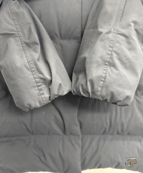 DESCENTE ALLTERRAIN（デザイント オルテライン）DESCENTE ALLTERRAIN (デザイント オルテライン) ダウンジャケット ネイビー サイズ:Mの古着・服飾アイテム