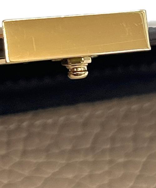 LOUIS VUITTON（ルイ ヴィトン）LOUIS VUITTON (ルイ ヴィトン) 3つ折り財布 ガレ ポルトフォイユ・カプシーヌ コンパクト グレージュの古着・服飾アイテム
