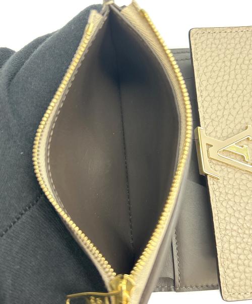 LOUIS VUITTON（ルイ ヴィトン）LOUIS VUITTON (ルイ ヴィトン) 3つ折り財布 ガレ ポルトフォイユ・カプシーヌ コンパクト グレージュの古着・服飾アイテム