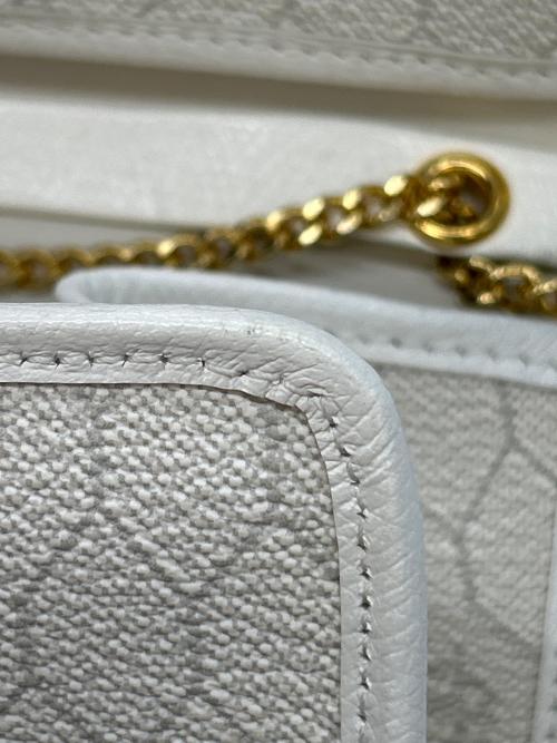 Christian Dior（クリスチャン ディオール）Christian Dior (クリスチャン ディオール) チェーンショルダーバッグ ハニカム ホワイトの古着・服飾アイテム