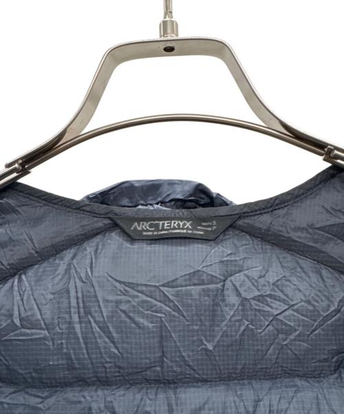 ARC'TERYX（アークテリクス）ARC'TERYX (アークテリクス) CERIUM LT HOODY ネイビー サイズ:Sの古着・服飾アイテム