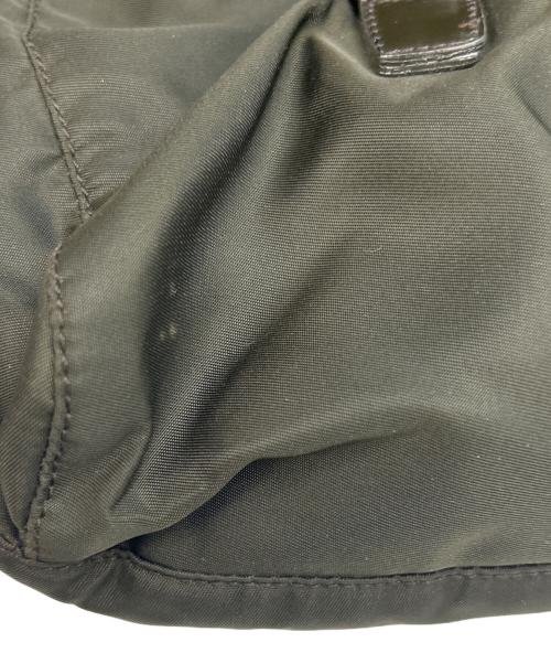 PRADA（プラダ）PRADA (プラダ) メッセンジャーバッグ カーキの古着・服飾アイテム