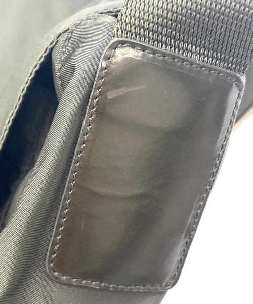 PRADA（プラダ）PRADA (プラダ) メッセンジャーバッグ カーキの古着・服飾アイテム