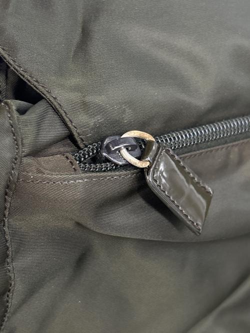 PRADA（プラダ）PRADA (プラダ) メッセンジャーバッグ カーキの古着・服飾アイテム