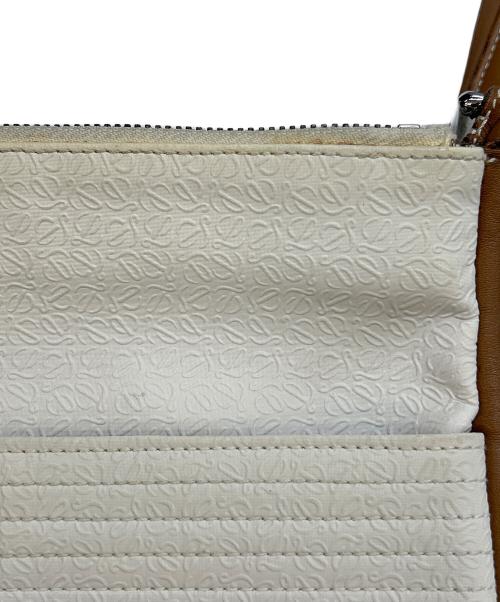 LOEWE（ロエベ）LOEWE (ロエベ) ショルダーバッグ ホワイト×ブラウンの古着・服飾アイテム