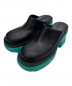 BOTTEGA VENETAボッテガベネタ）の古着「フラッシュ レザー クロッグ」｜ブラック×グリーン