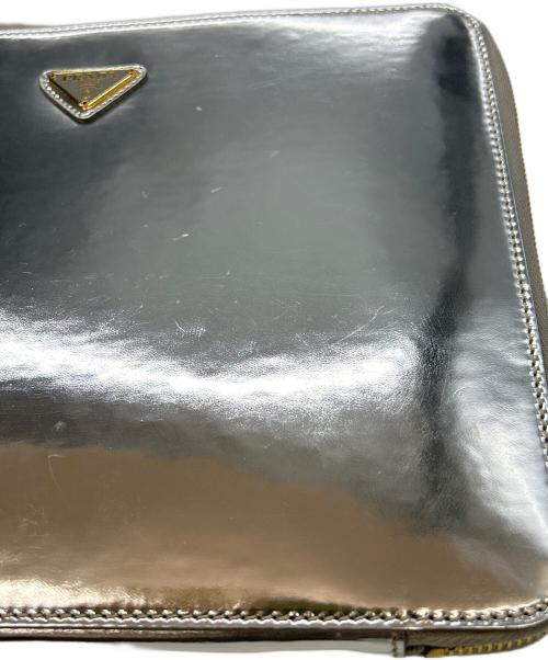 PRADA（プラダ）PRADA (プラダ) クラッチバッグ シルバーの古着・服飾アイテム