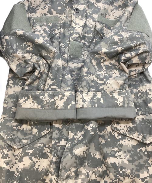 US ARMY（ユーエスアーミー）US ARMY (ユーエスアーミー) M-65 フィールドジャケット UCPカモ 2006年 グレー サイズ:SMALL REGULARの古着・服飾アイテム