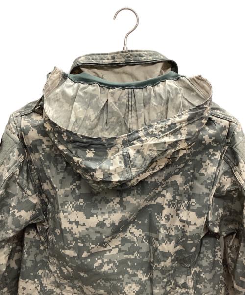 US ARMY（ユーエスアーミー）US ARMY (ユーエスアーミー) M-65 フィールドジャケット UCPカモ 2006年 グレー サイズ:SMALL REGULAR 未使用品の古着・服飾アイテム