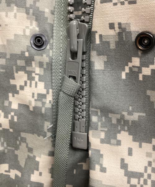 US ARMY（ユーエスアーミー）US ARMY (ユーエスアーミー) M-65 フィールドジャケット UCPカモ 2008年 グレー サイズ:SMALL REGULAR 未使用品の古着・服飾アイテム