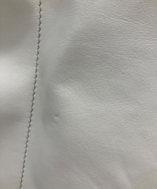 HIROFU（ヒロフ）HIROFU (ヒロフ) HIROFU　クラッチバッグ ホワイトの古着・服飾アイテム