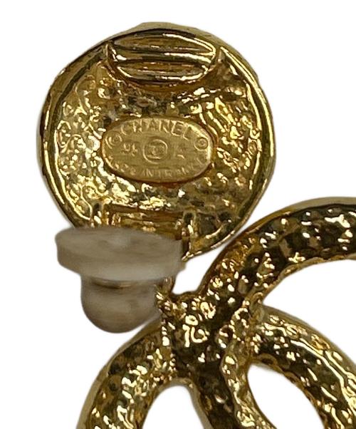 CHANEL（シャネル）CHANEL (シャネル) スウィングイヤリング ゴールドカラーの古着・服飾アイテム