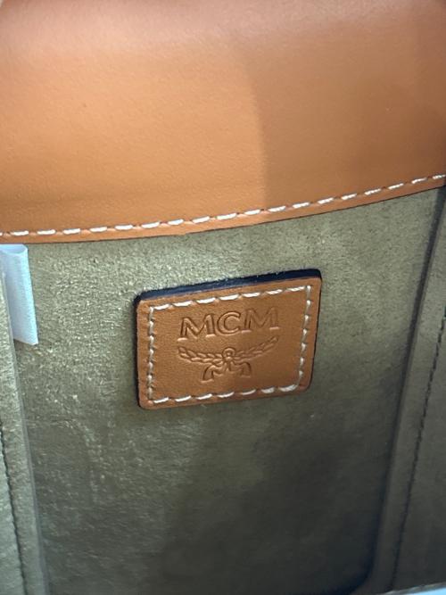 MCM（エムシーエム）MCM (エムシーエム) ロゴメタルチェーンショルダー キャメルの古着・服飾アイテム