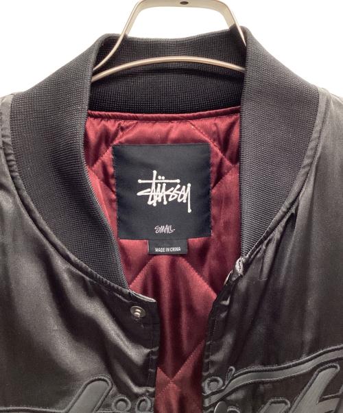 stussy（ステューシー）stussy (ステューシー) ストック サテン  ジャケット ブラック×レッド サイズ:SMALLの古着・服飾アイテム