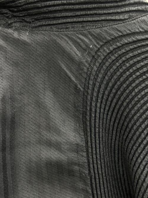 ISSEY MIYAKE（イッセイミヤケ）ISSEY MIYAKE (イッセイミヤケ) ジャケット ブラック サイズ:2の古着・服飾アイテム