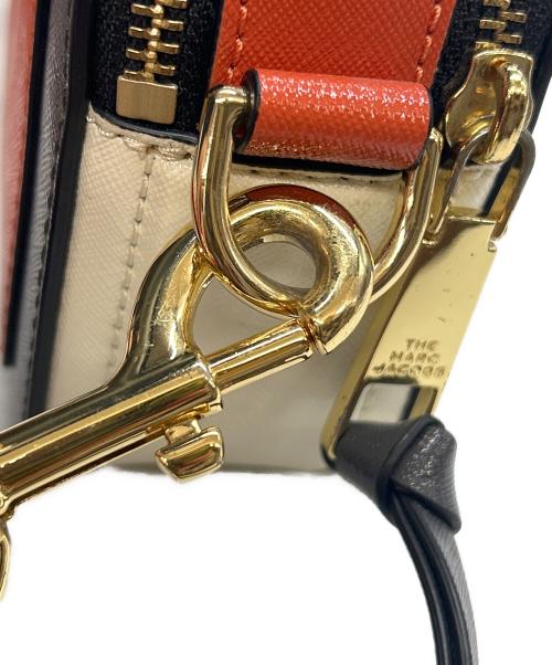 MARC JACOBS（マークジェイコブス）MARC JACOBS (マークジェイコブス) ショルダーバッグ スナップショット ネイビー×オレンジの古着・服飾アイテム