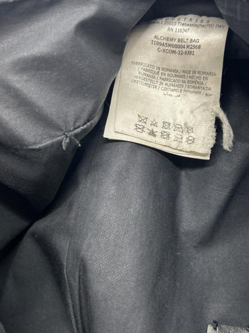 MONCLER（モンクレール）MONCLER (モンクレール) ボディーバッグ ALCHEMY BELT BAG ブラックの古着・服飾アイテム