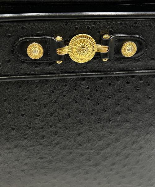 VERSACE（ヴェルサーチェ）VERSACE (ヴェルサーチェ) オーストリッチ型押しレザーバッグ ブラックの古着・服飾アイテム