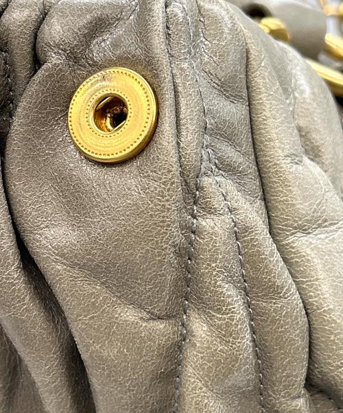 MIU MIU（ミュウミュウ）MIU MIU (ミュウミュウ) マテラッセ2WAYバッグ グレーの古着・服飾アイテム