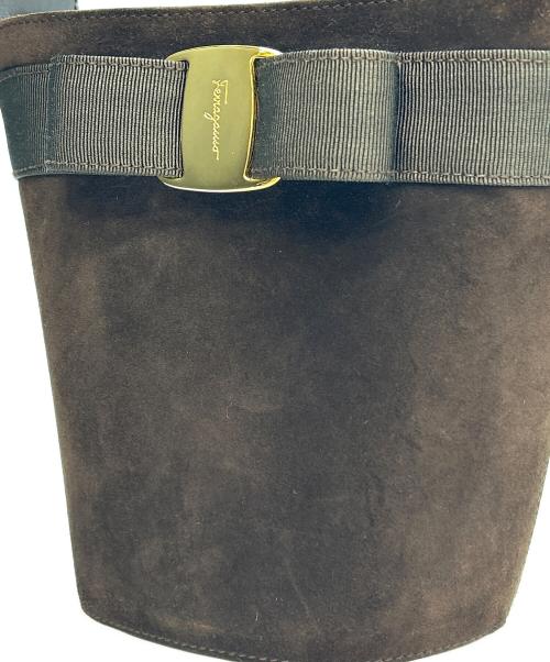 Salvatore Ferragamo（サルヴァトーレ フェラガモ）Salvatore Ferragamo (サルヴァトーレ フェラガモ) バケットバッグ ヴァラリボン  ブラウンの古着・服飾アイテム