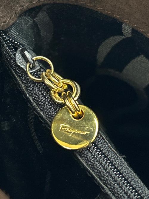Salvatore Ferragamo（サルヴァトーレ フェラガモ）Salvatore Ferragamo (サルヴァトーレ フェラガモ) バケットバッグ ヴァラリボン  ブラウンの古着・服飾アイテム