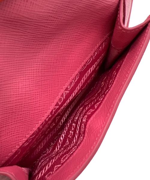 PRADA（プラダ）PRADA (プラダ) ショルダーバッグ サフィアーノレザー カメラバッグショルダー ピンクの古着・服飾アイテム
