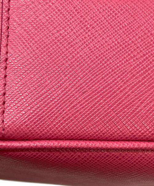 PRADA（プラダ）PRADA (プラダ) ショルダーバッグ サフィアーノレザー カメラバッグショルダー ピンクの古着・服飾アイテム