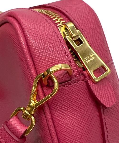 PRADA（プラダ）PRADA (プラダ) ショルダーバッグ サフィアーノレザー カメラバッグショルダー ピンクの古着・服飾アイテム