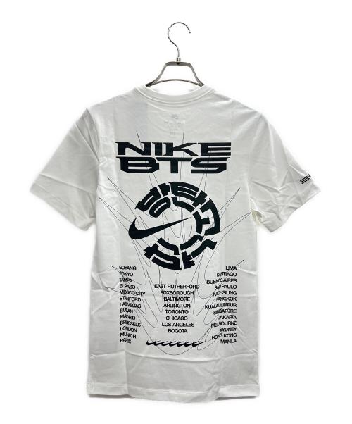 NIKE（ナイキ）NIKE (ナイキ) BTS (ビーティーエス) NIKE×BTS ツアーTシャツ  ホワイト サイズ:XS 未使用品の古着・服飾アイテム