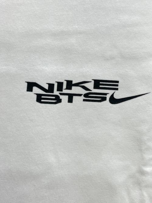 NIKE（ナイキ）NIKE (ナイキ) BTS (ビーティーエス) NIKE×BTS ツアーTシャツ  ホワイト サイズ:XS 未使用品の古着・服飾アイテム