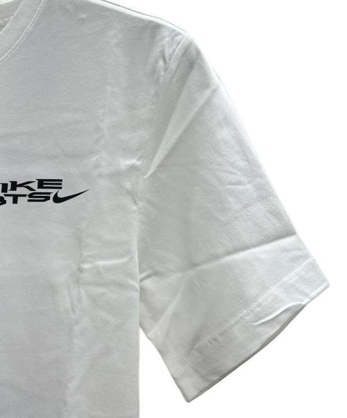 NIKE（ナイキ）NIKE (ナイキ) BTS (ビーティーエス) NIKE×BTS ツアーTシャツ  ホワイト サイズ:XS 未使用品の古着・服飾アイテム