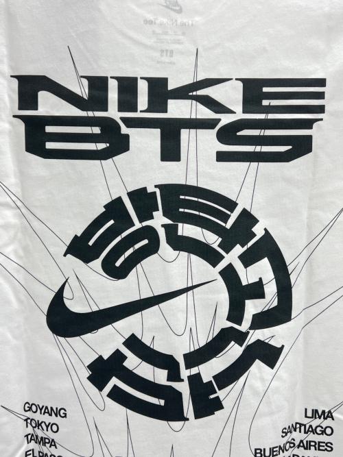 NIKE（ナイキ）NIKE (ナイキ) BTS (ビーティーエス) NIKE×BTS ツアーTシャツ  ホワイト サイズ:XS 未使用品の古着・服飾アイテム