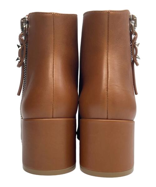 Christian Louboutin（クリスチャン・ルブタン）Christian Louboutin (クリスチャン・ルブタン) サイドジップブーツ ZIPTOTAL 55 ベージュ サイズ:36 1/2の古着・服飾アイテム