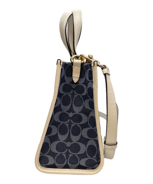 COACH（コーチ）COACH (コーチ) 2WAYバッグ デンプシー キャリーオール ホワイト×グレーの古着・服飾アイテム
