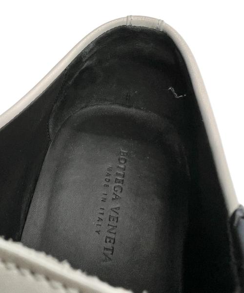 BOTTEGA VENETA（ボッテガベネタ）BOTTEGA VENETA (ボッテガベネタ) サドルシューズ ベージュ×ネイビー サイズ:41の古着・服飾アイテム