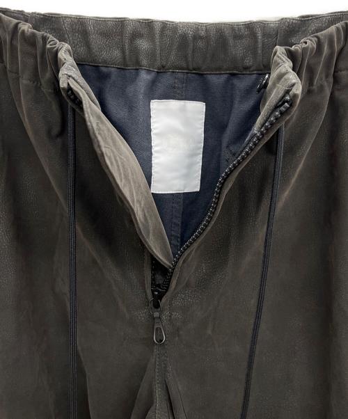 ONE GRAVITY（ワングラヴィティ）ONE GRAVITY (ワングラヴィティ) トラックパンツ ブラウン サイズ:M 未使用品の古着・服飾アイテム
