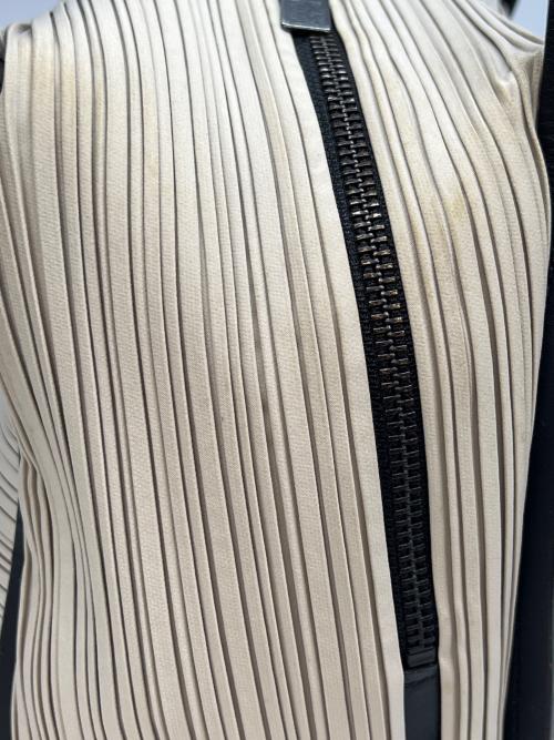 PLEATS PLEASE（プリーツプリーズ）PLEATS PLEASE (プリーツプリーズ) ハンドバッグ ベージュ×ブラックの古着・服飾アイテム