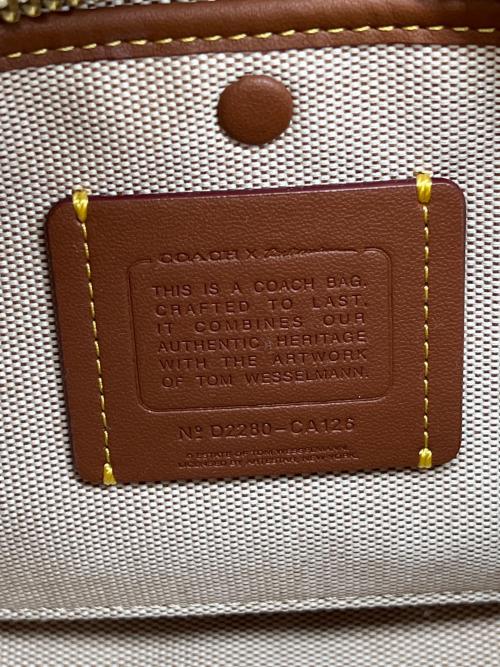 COACH（コーチ）COACH (コーチ) tom wesselmann (トム・ウェッセルマン) ショルダーバッグ Rogue 25 ベージュ×レッドの古着・服飾アイテム
