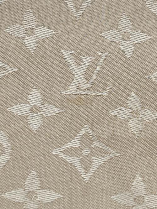 LOUIS VUITTON（ルイ ヴィトン）LOUIS VUITTON (ルイ ヴィトン) 大判ストール モノグラム・ショール ベージュの古着・服飾アイテム