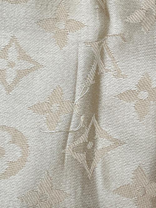 LOUIS VUITTON（ルイ ヴィトン）LOUIS VUITTON (ルイ ヴィトン) 大判ストール モノグラム・ショール ベージュの古着・服飾アイテム