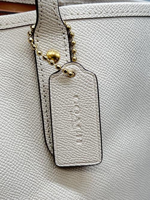 COACH（コーチ）COACH (コーチ) シティ ジップ トート ホワイトの古着・服飾アイテム