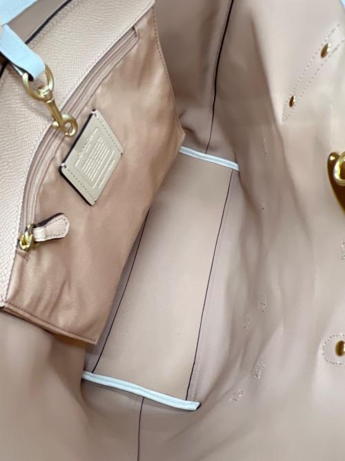 COACH（コーチ）COACH (コーチ) シティ ジップ トート ホワイトの古着・服飾アイテム